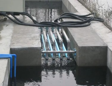 紫(zi)外線(xian)消毒(du)器