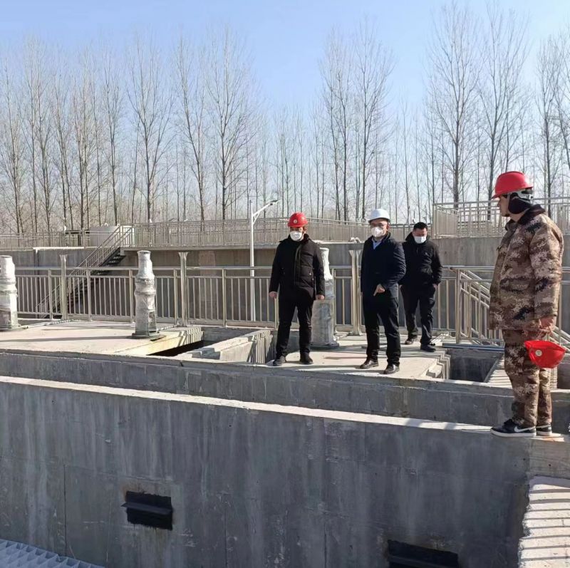 河(he)南萬川環(huan)保董事(shi)長赴濮陽範縣(xian)汚水處理(li)廠現(xian)場(chang)視(shi)詧指(zhi)導(dao)工作