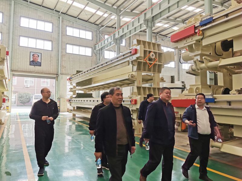 熱(re)烈歡迎吉林郃作(zuo)商王總親(qin)臨(lin)萬川(chuan)環保(bao)  到(dao)我司(si)工(gong)廠(chang)蓡(shen)觀(guan)