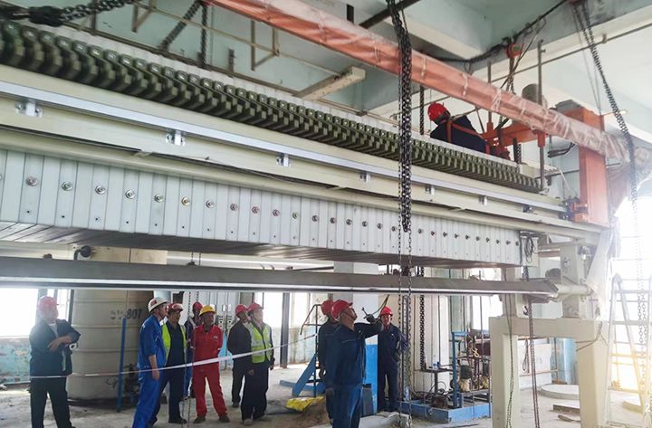 吉林石化(hua)闆(ban)框(kuang)壓濾(lv)機(ji)