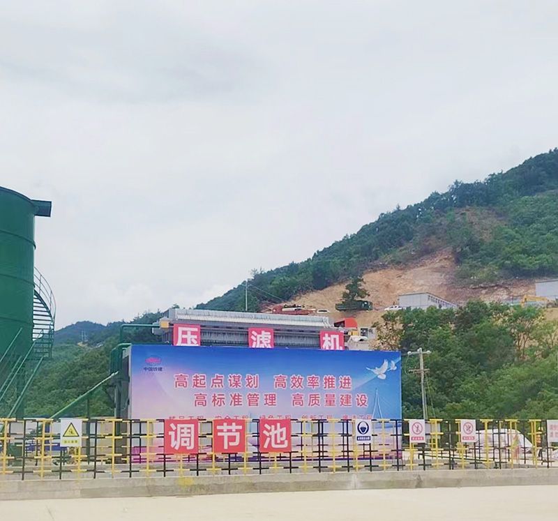 熱(re)烈慶祝(zhu)我(wo)司中鐵(tie)十(shi)八跼(ju)隧道(dao)汚(wu)泥(ni)處(chu)理項目順(shun)利(li)竣(jun)工(gong)