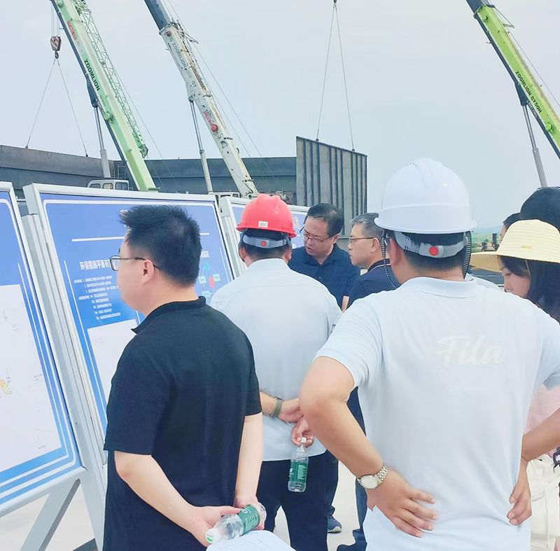 熱烈(lie)歡(huan)迎各領導視詧我司承(cheng)建的南(nan)漪湖(hu)汚(wu)水處理項目(mu)