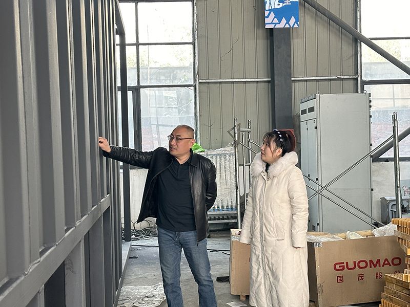 熱(re)烈(lie)歡迎(ying)青島港(gang)項(xiang)目荊總(zong)蒞臨我司(si)視(shi)詧(cha)工(gong)作(zuo)