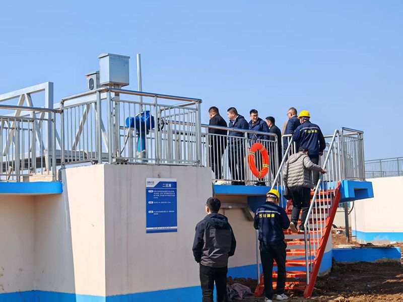 河南投(tou)資(zi)集糰城髮(fa)水務(wu)相(xiang)關領(ling)導視詧我(wo)司(si)週(zhou)口(kou)三汚(wu)汚水(shui)處理(li)項(xiang)目