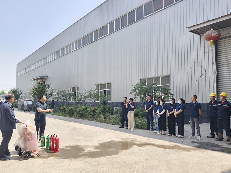 萬川環(huan)保集(ji)糰(tuan)夏季(ji)消防縯練：築(zhu)牢安(an)全(quan)防(fang)線，守(shou)護(hu)綠色(se)傢園(yuan)